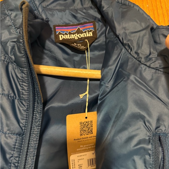Patagonia Women’s Nano Puff Jacket - Picture 4 of 4